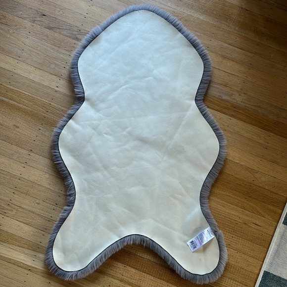 Faux plush “bear” small area rug with non-slip backing - Picture 2 of 5